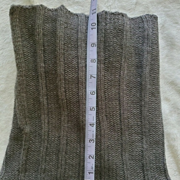 ROMEO & JULIET Short Sleeve Cowl Neck Sweater - Picture 2 of 6